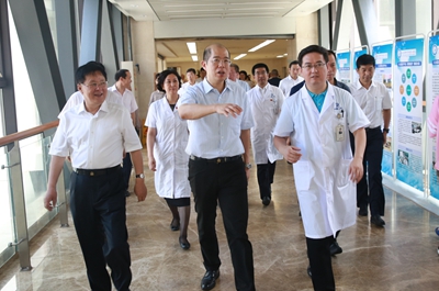 大连市委书记谭作钧一行来院参观指导