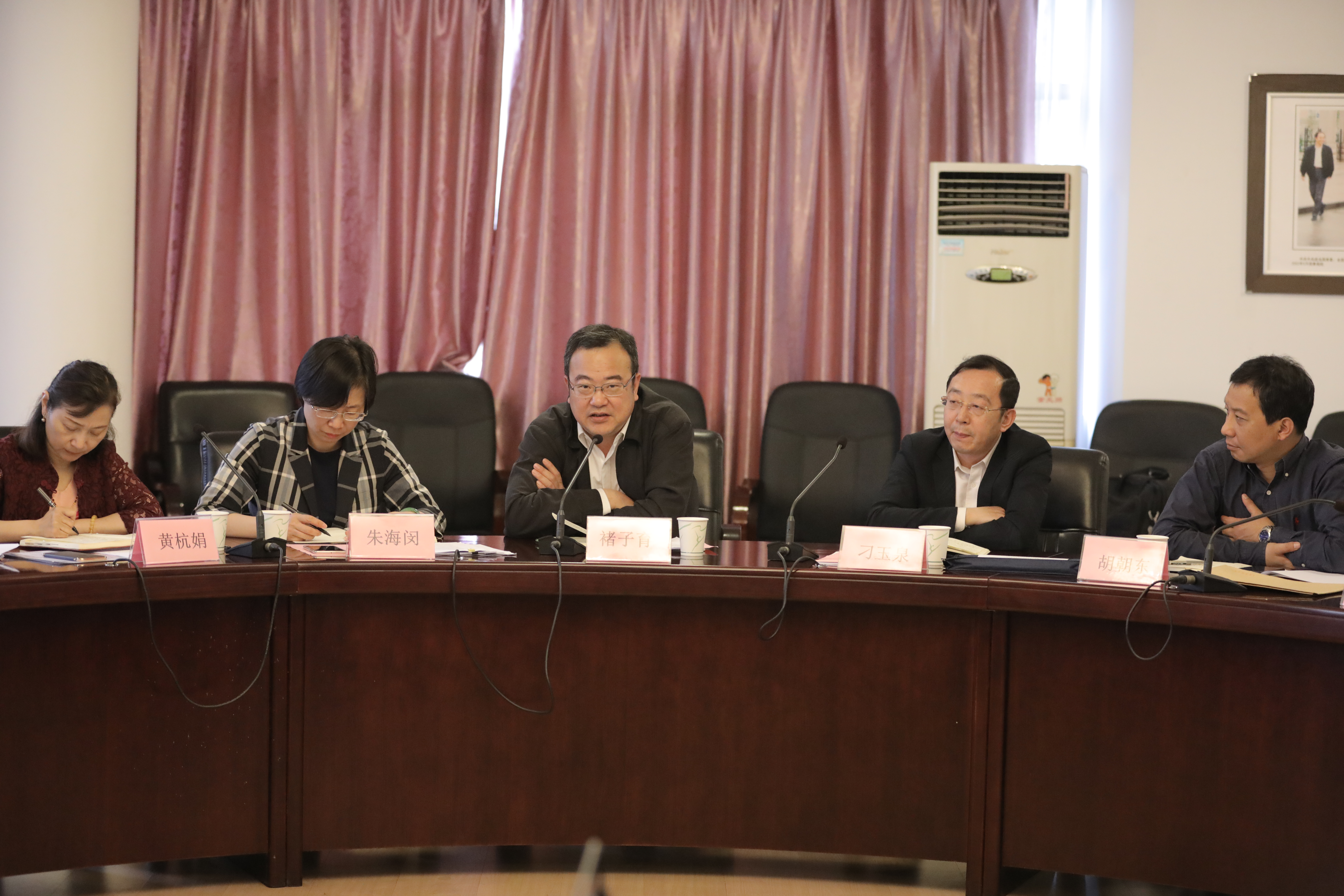 省文化厅党组书记、厅长褚子育来我校调研