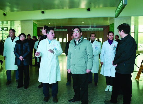 市长张孝成一行来院慰问