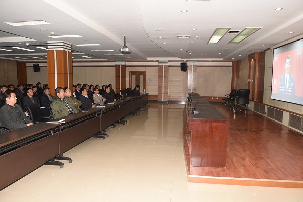 我院师生集体收看十九大开幕会习近平同志所作报告引发强烈反响图片新闻