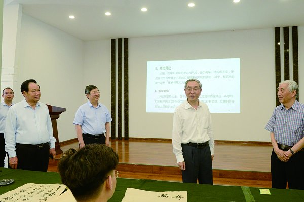 全国政协副主席马飚来我校调研