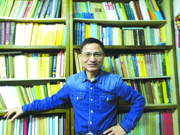 潜心教书育英才——记我校首位教学型教授黄振友