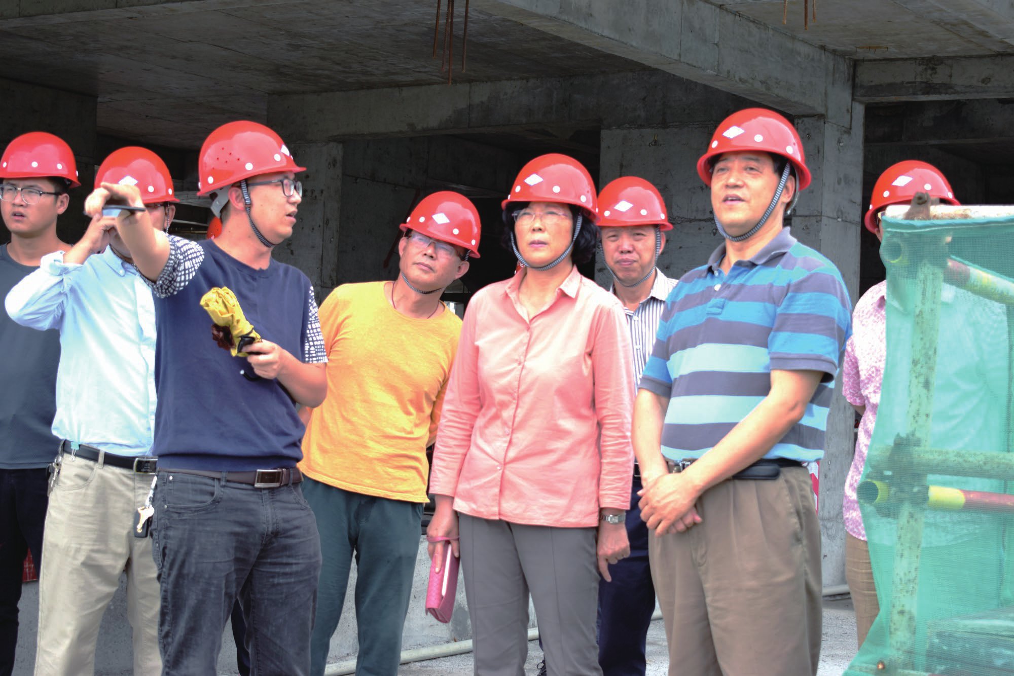 蒙秋明调研教师团购管理用房建设情况