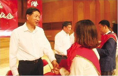 我校召开庆祝第三十四个教师节大会