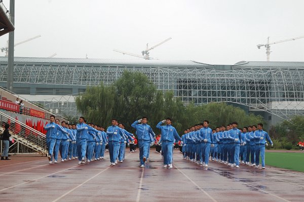 山东体育学院隆重举行2018级新生军训汇报暨开学典礼