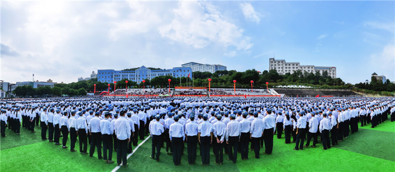 武昌理工學院隆重舉行2018級新生軍訓檢閱暨