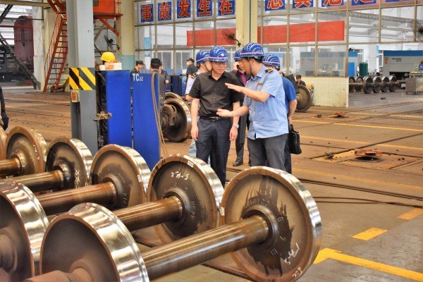 党委书记熊仕涛走访中国铁路武汉局集团有限公司江岸车辆段