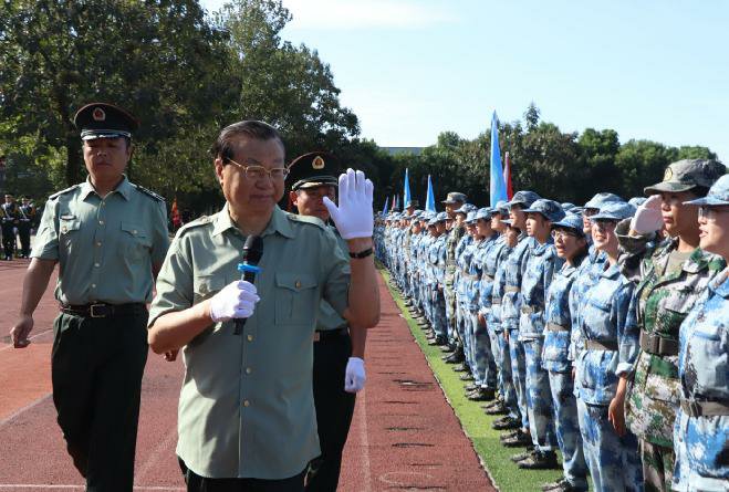 意气风发学军人之风采砥砺前行做优秀锦城人我校2018级军训成果汇报大会圆满举行