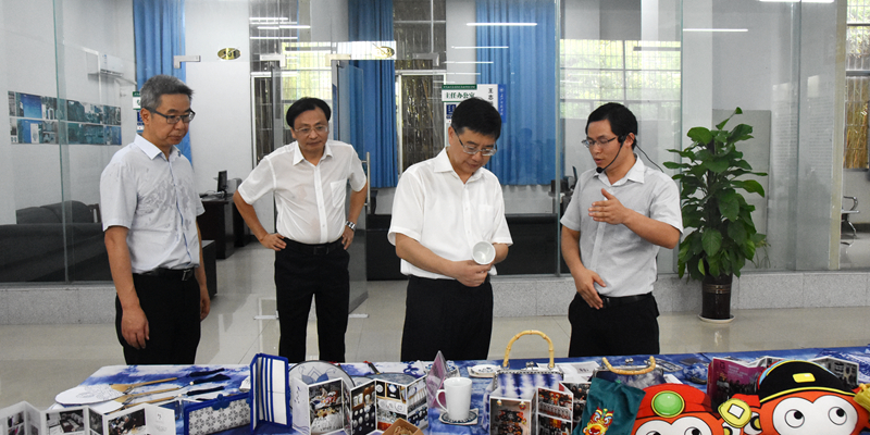 亲切的关怀真挚的问候涪陵区领导教师节前夕到我校调研、慰问