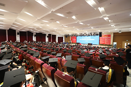 情系华软初心引航学院举行2018届毕业典礼暨学位授予仪式