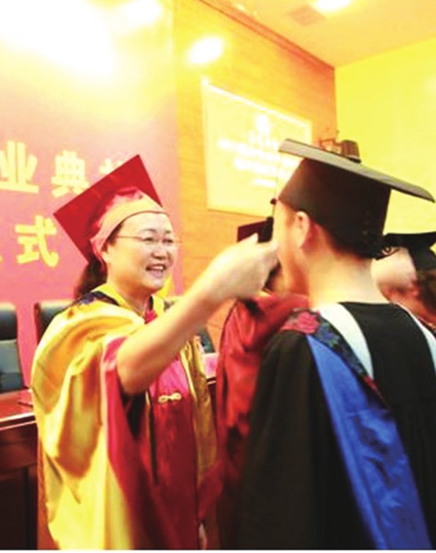 2018届本科生毕业典礼暨学位授予仪式举行