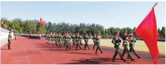 我校近9000名新生用国防教育成果向国庆献礼