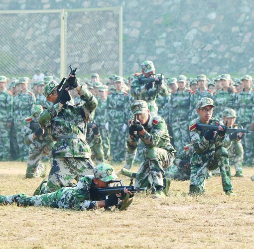 為青春“抹”一道橄欖綠———2018級(jí)新生軍訓(xùn)側(cè)記