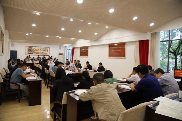 校党委理论学习中心组学习全国教育大会精神