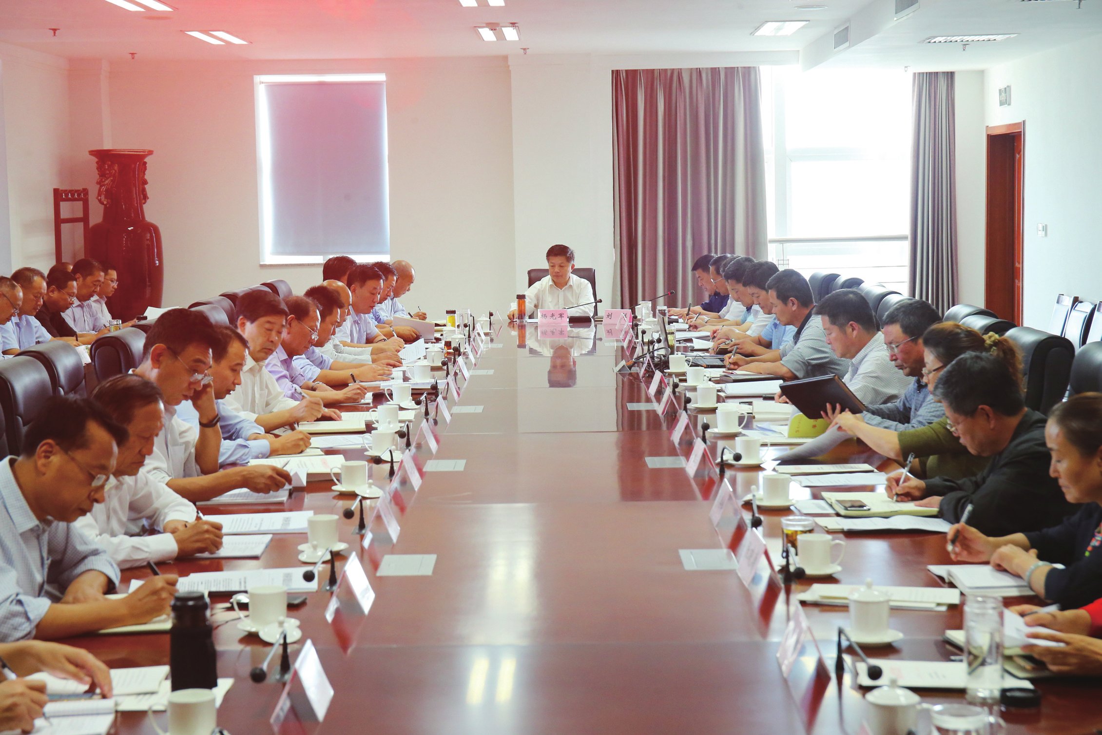 提高政治站位履行主体责任完善责任体系我院召开意识形态和宣传思想工作会议