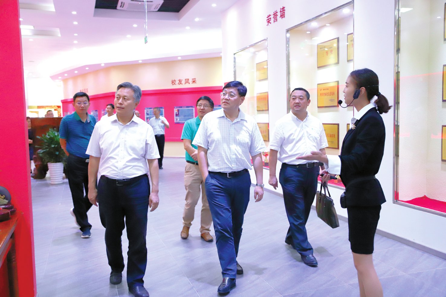 四川省教育厅领导到我校督查秋季开学工作并看望慰问教师我校举行2018级新生开学典礼