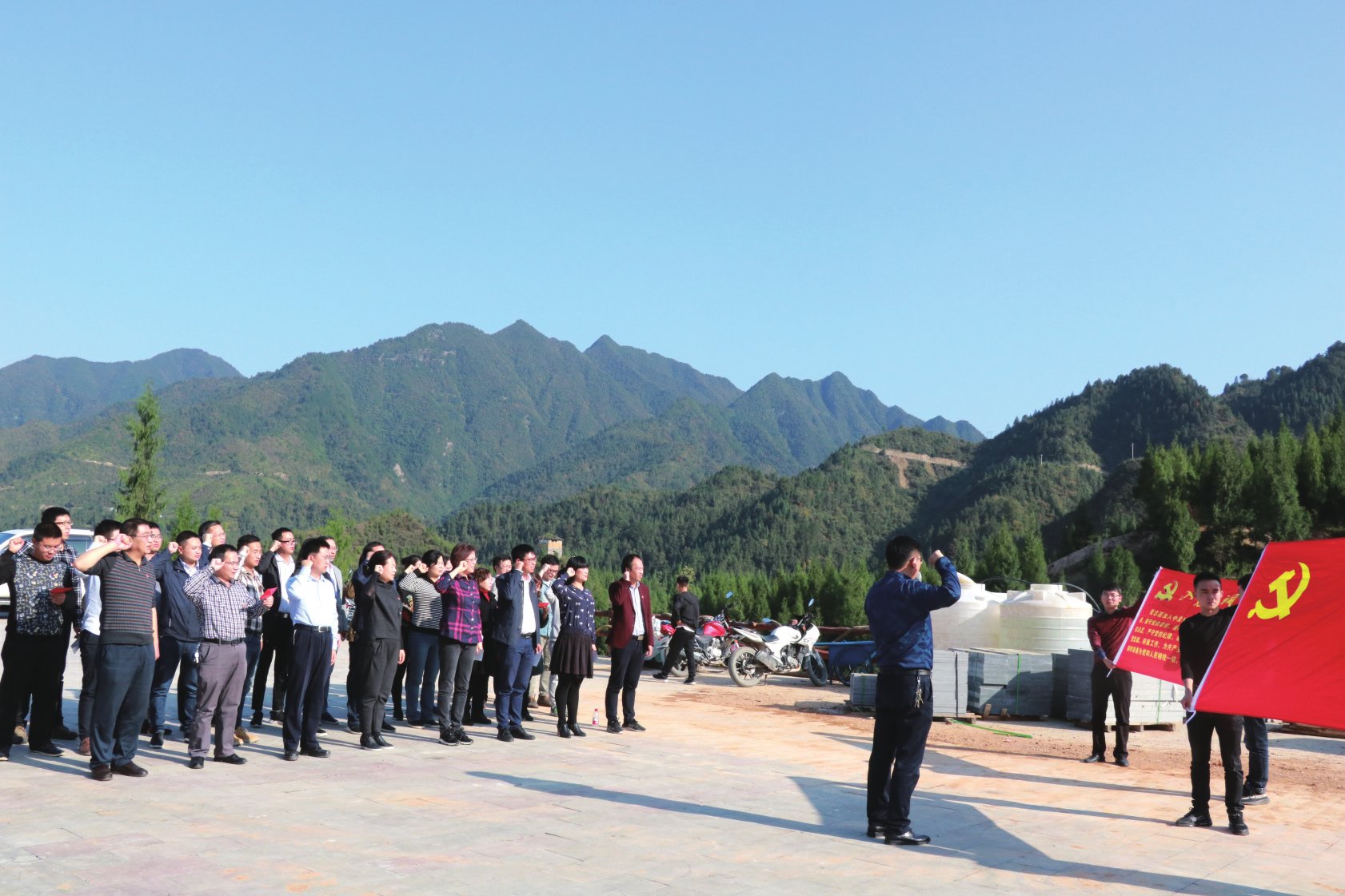 校领导参加“践行初心使命助力脱贫攻坚”主题党日活动