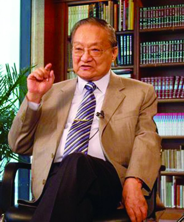 大俠金庸：大鬧一場悄然離去