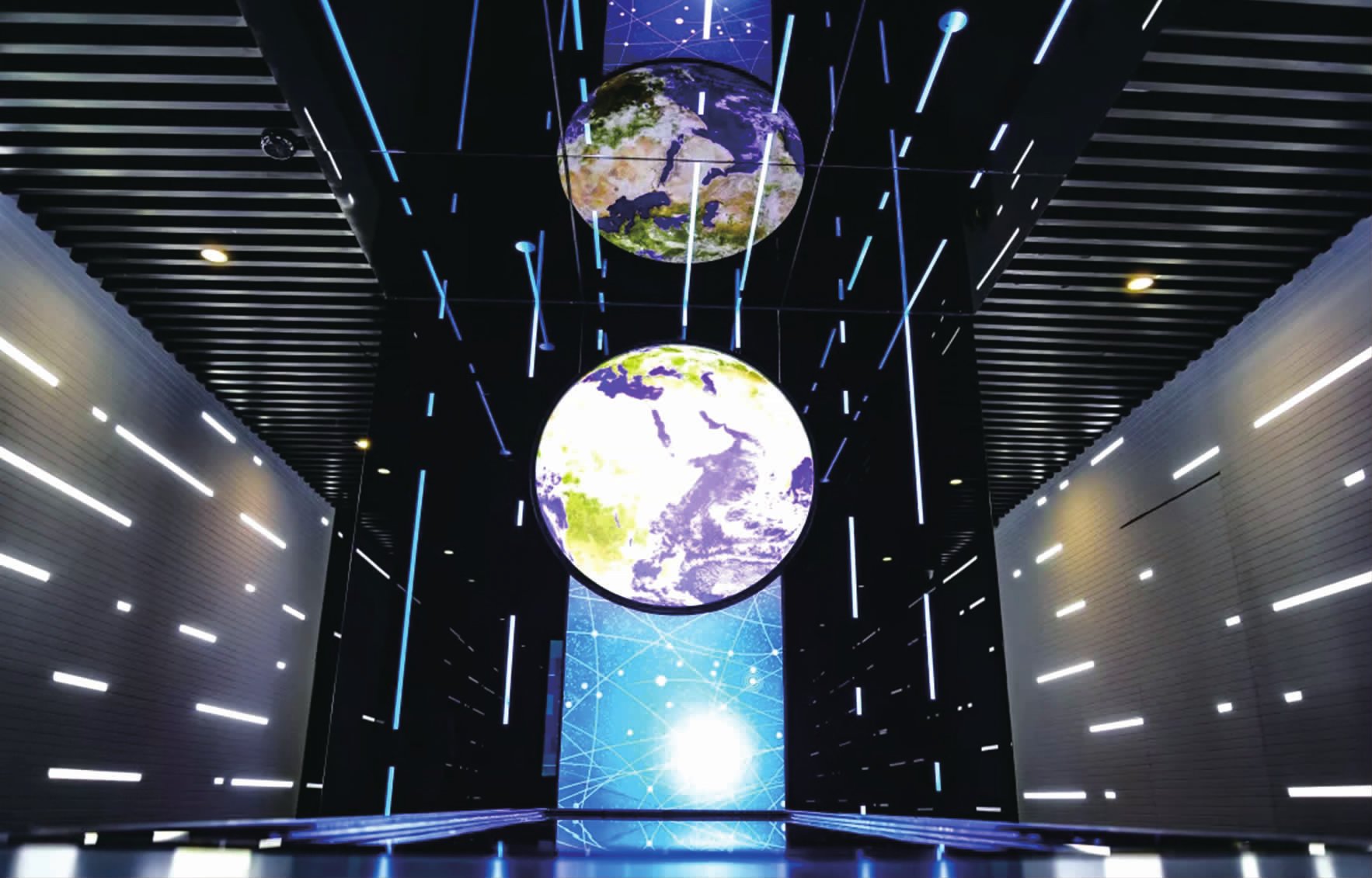 重庆市首个无线电科普体验中心在我校落成重庆市首个无线电科普体验中心在我校落成，10月28日上午举行开馆仪式。中心建设规模约500平方米，整个建筑区域呈长方形结构，主要包括无线电之门、对话奠基人、无线电时空、无线电应用、畅玩无线电、超时空对话六个展厅，通