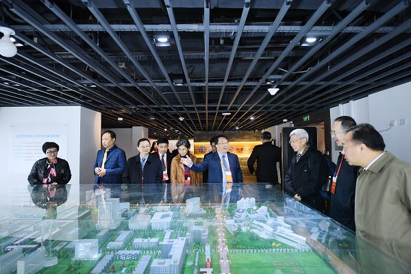 本科教学工作审核评估专家组到我校考察