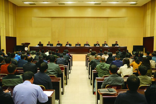 我校召开干部大会宣布省委调整学校领导班子决定张新科同志任徐州工程学院党委书记，陈奎庆同志任徐州工程学院院长。