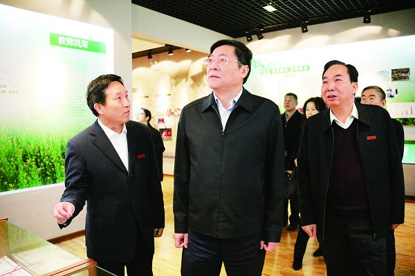 杜家毫来校调研，强调：农业大学要以“农”为本服务“三农”