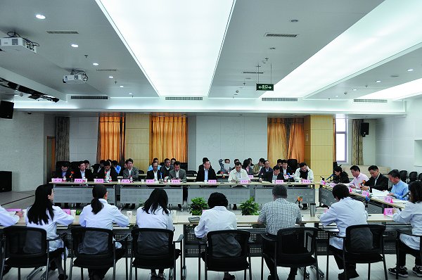 学校召开系列会议部署临床提升工作