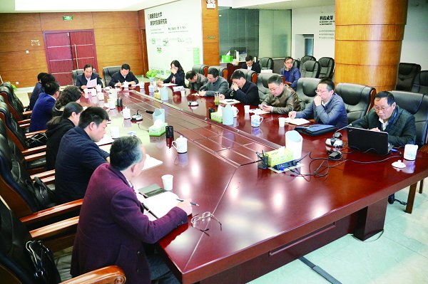 牢记习近平总书记教育工作的重要论述、全国教育大会精神和杜家毫书记讲话精神学校举行党委理论学习中心组专题学习会