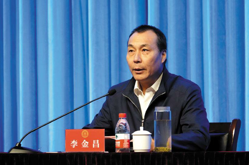 学校召开全体教师大会学习贯彻全国教育大会精神