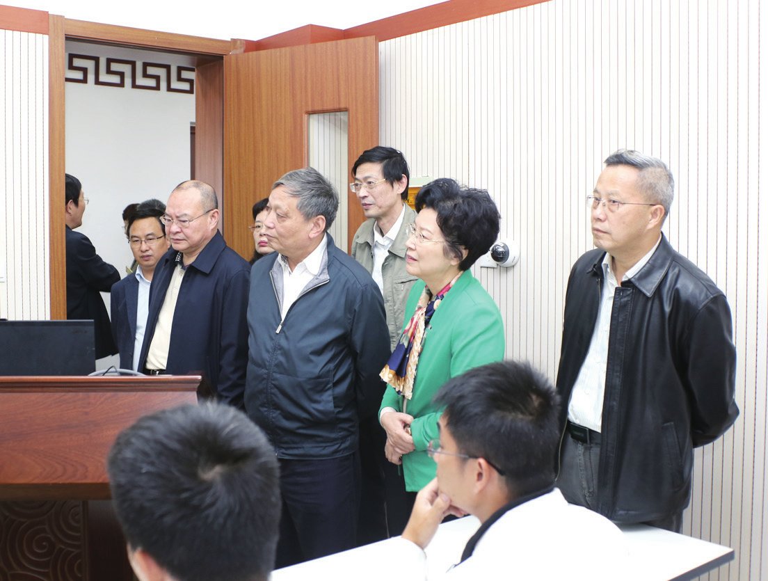 省人大常委会副主任马志武一行来校调研