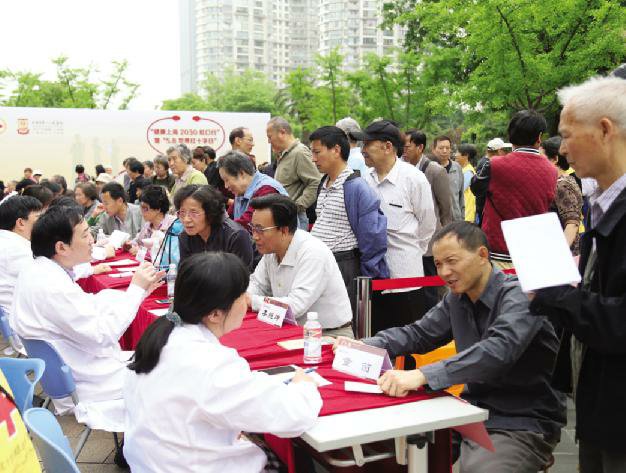 携手人道关爱生命我院开展“健康中国2030虹口行暨5·8世界红十字日”大型义诊活动