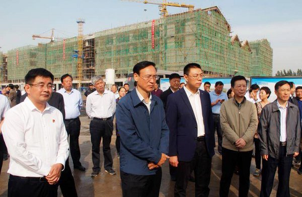 新乡市委书记张国伟一行莅临我院新校区观摩