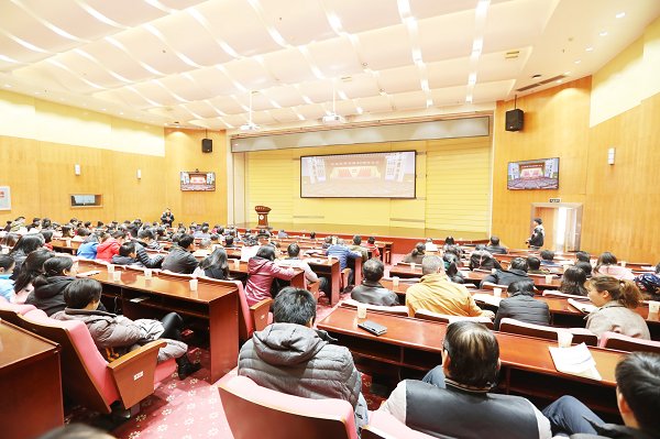 致敬改革开放40年我校师生多种形式收看庆祝大会直播