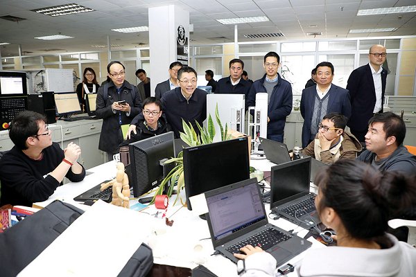 市教委领导调研我校大学生中小微创业企业