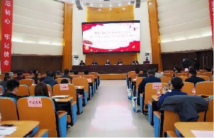 省内外20余所高校、研究机构、企业、社会组织100名专家学者共研教育创新2018年河南社会科学学术年会分会“‘大数据、融合媒体、虚拟现实’在教育领域的运用与创新”研讨会在我校召开