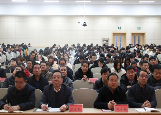 我校各民族师生积极收听收看庆祝改革开放40周年大会