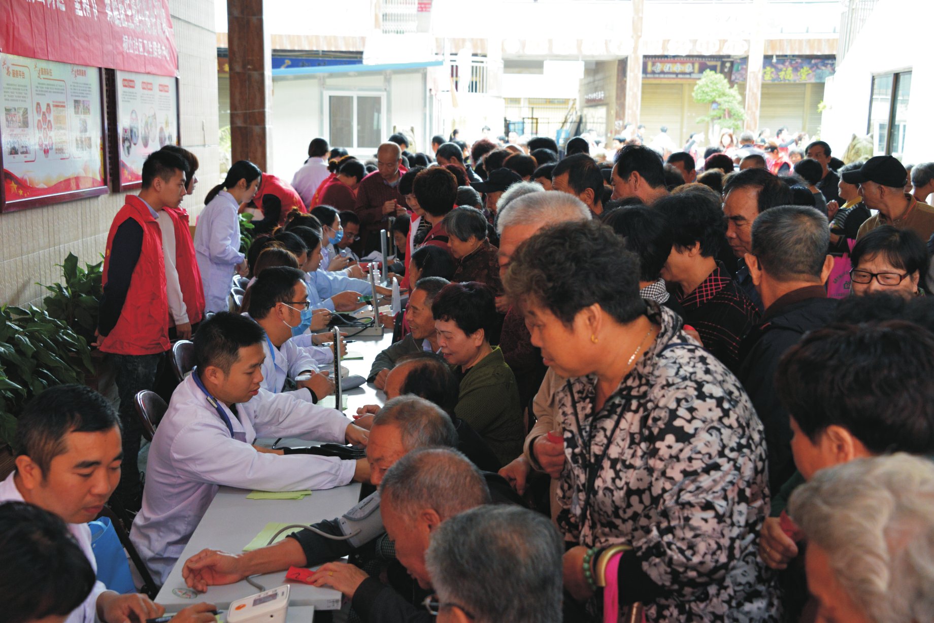 九九重阳节浓浓敬老情
