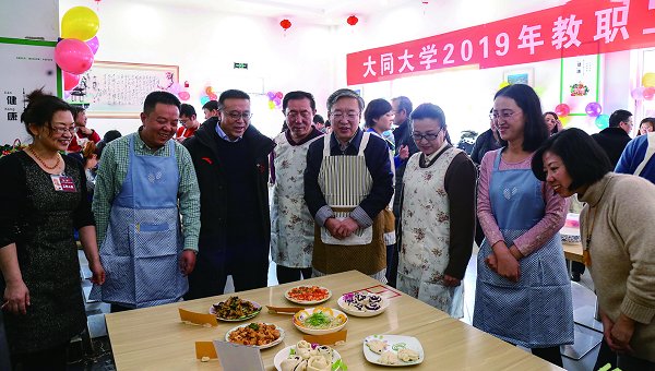 用創(chuàng)意鏤刻幸福——2019“新時(shí)代·新征程”教職工廚藝大賽側(cè)記本報(bào)記者王麗芹