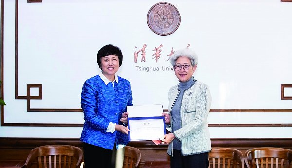 傅瑩受聘清華大學(xué)兼職教授、國際關(guān)系研究院名譽院長