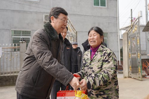 黨委書記江偉輝赴吳家村走訪慰問