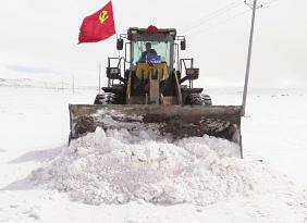 青海玉樹遭遇重度雪災(zāi)四局勇士馳援打通“生命線