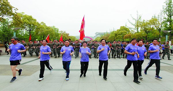 我校舉行“薪火傳·踏歌行”校慶77周年健身跑