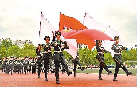 綠茵馳騁舞青春健兒拼搏勇追夢我校隆重舉行陽光體育活動暨第三十五屆田徑運(yùn)動會