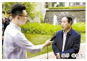 賈平凹接受我校專訪表達對家鄉(xiāng)高校真摯情感