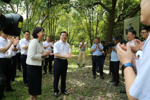 浙江省副省長、溫州市委書記陳偉俊教師節(jié)來校慰問