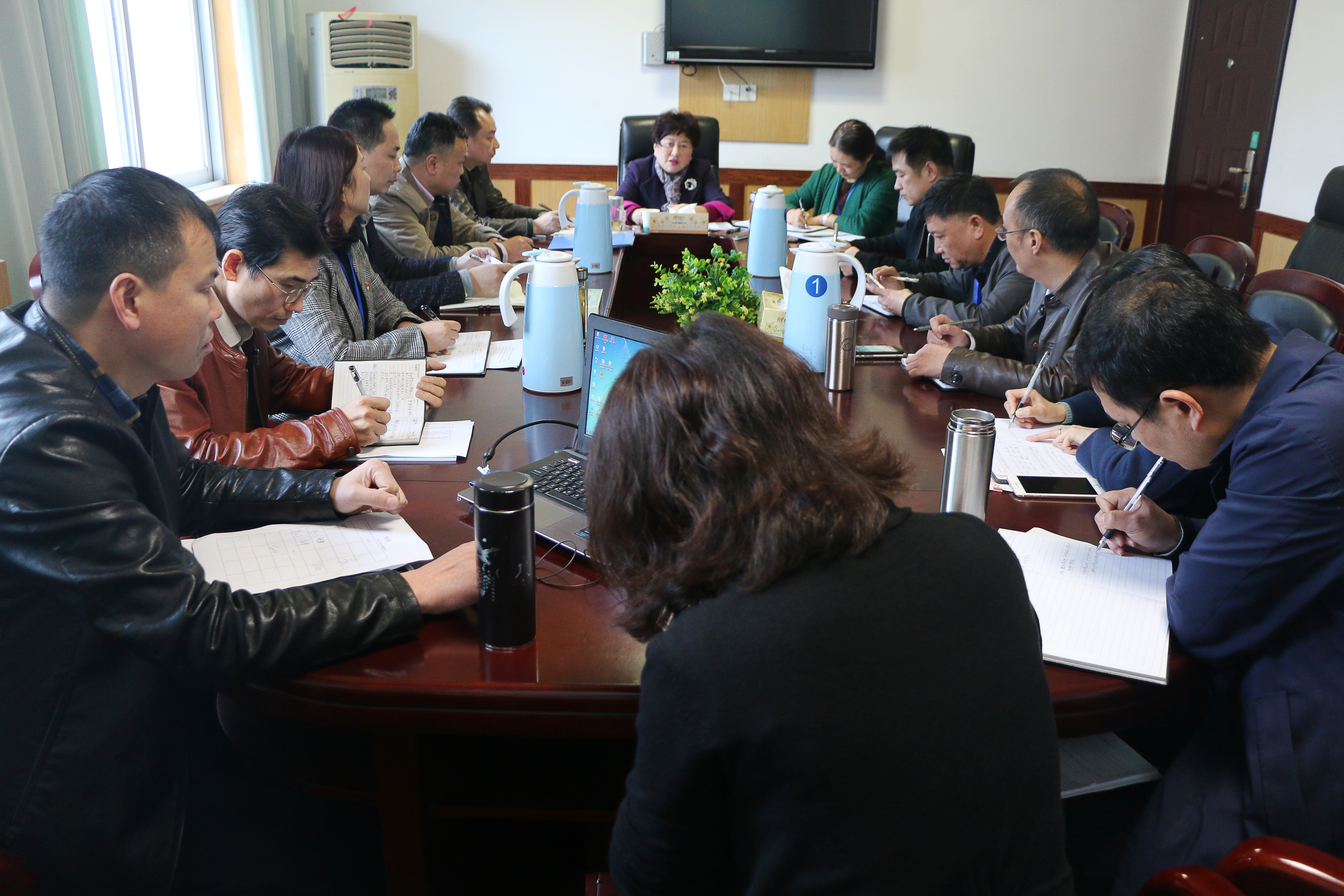 校長(zhǎng)坐鎮(zhèn)，就巡視整改問題，剖析反思，全面撒開整改之網(wǎng)