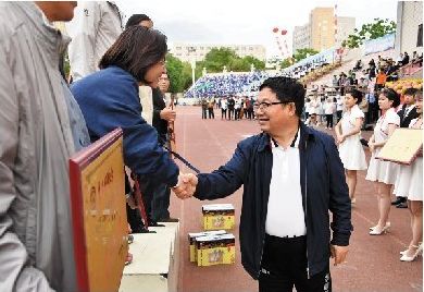 學校舉行第五十二屆田徑暨陽光體育運動會