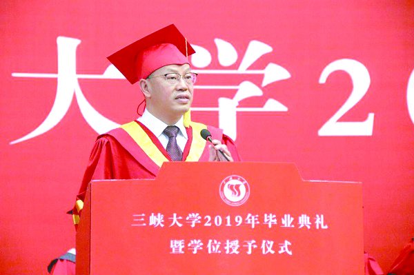 青春筑夢新時代揚(yáng)帆起航新征程學(xué)校2019屆6