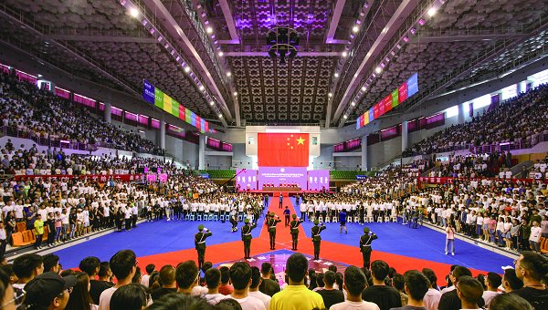 2019屆學(xué)生畢業(yè)典禮暨學(xué)士學(xué)位授予儀式隆重