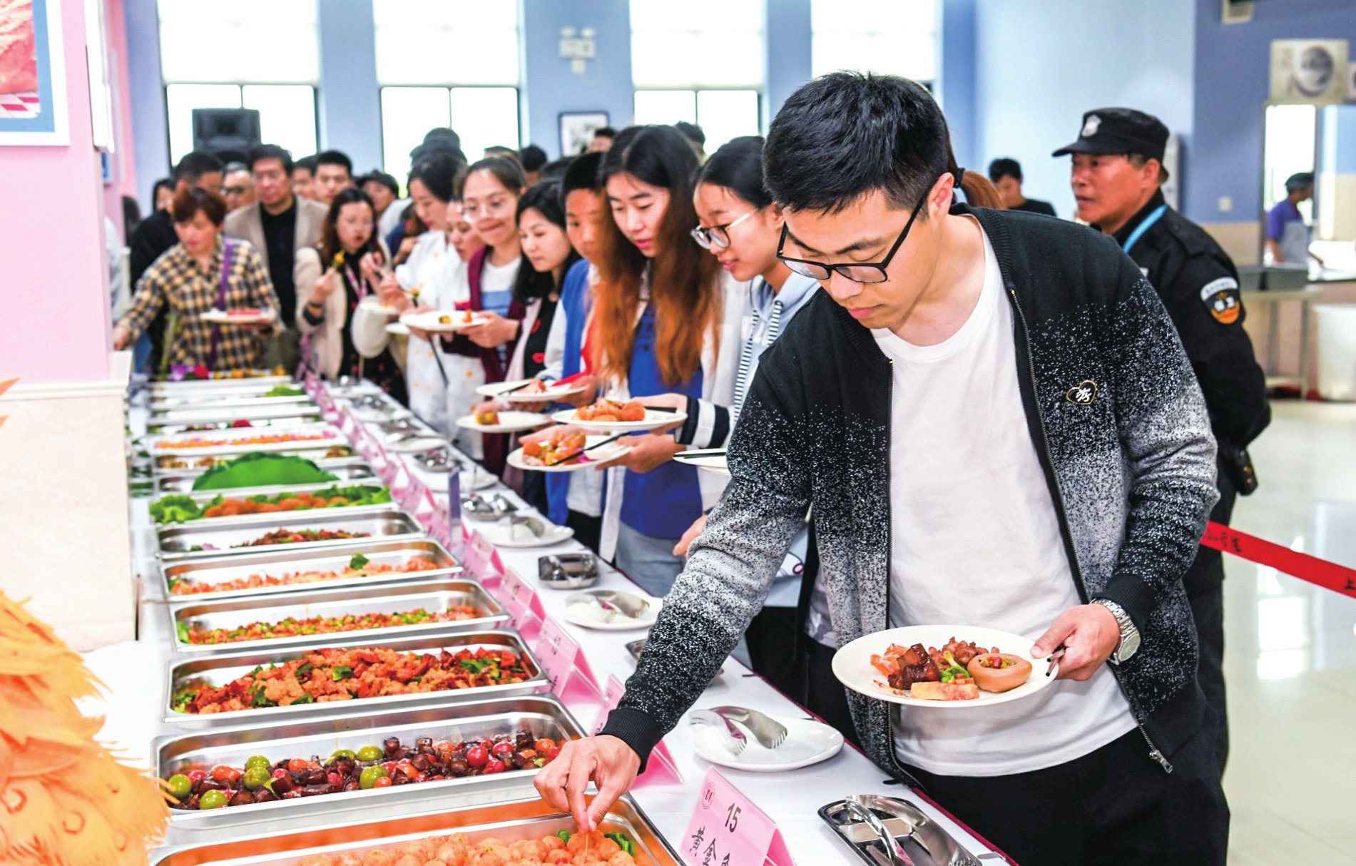 2019年臨港區(qū)域高校聯(lián)盟校園美食節(jié)在我校開幕